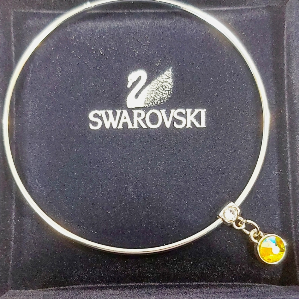 SWAROVSKI CRYSTAL BANGLE BRACELET NEW!